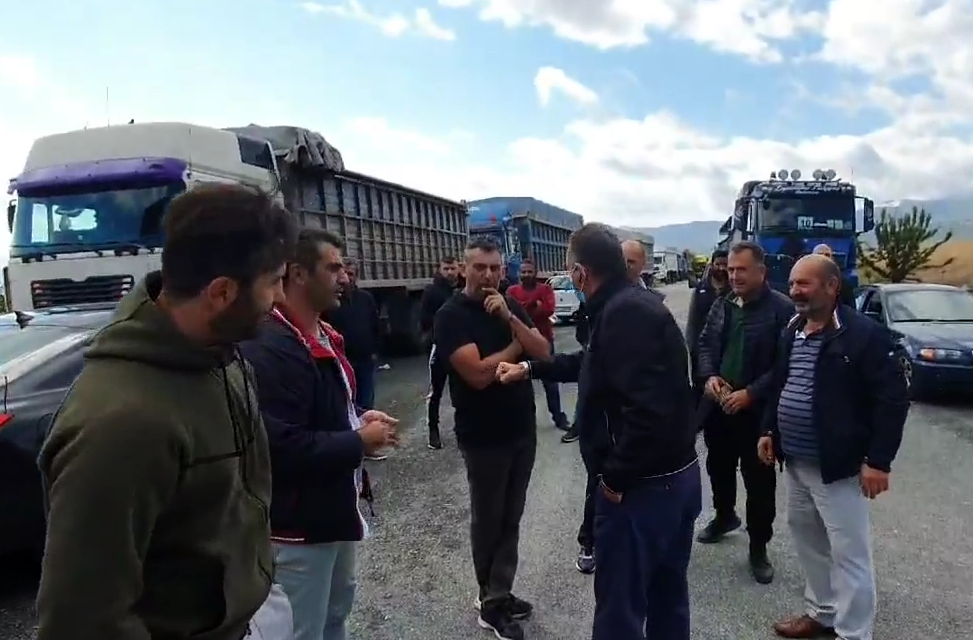 Αλληλεγγύη στον αγώνα των ιδιοκτητών και οδηγών φορτηγών Δ.Χ. στα Ορυχεία